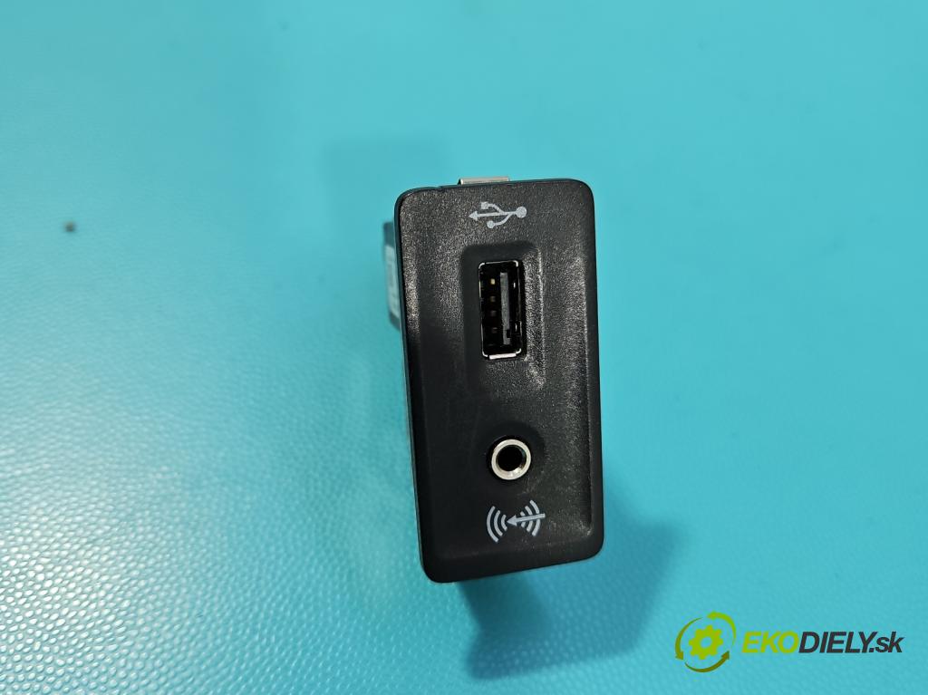 Seat Leon III 2012-2020 2.0 tdi 150 HP manual 110 kW 1968 cm3 5- zásuvka USB 5G0035222E