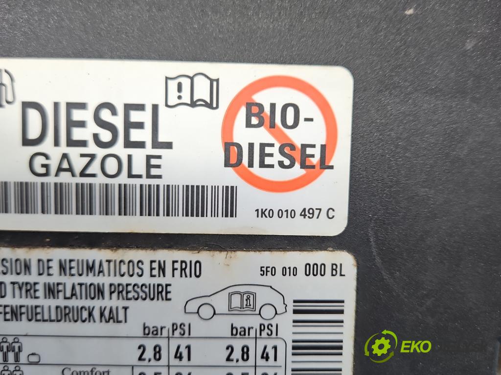 Seat Leon III 2012-2020 2.0 tdi 150 HP manual 110 kW 1968 cm3 5- Klapka nádrže palivo 5F9809905B (Kľučka dverí ostatné)