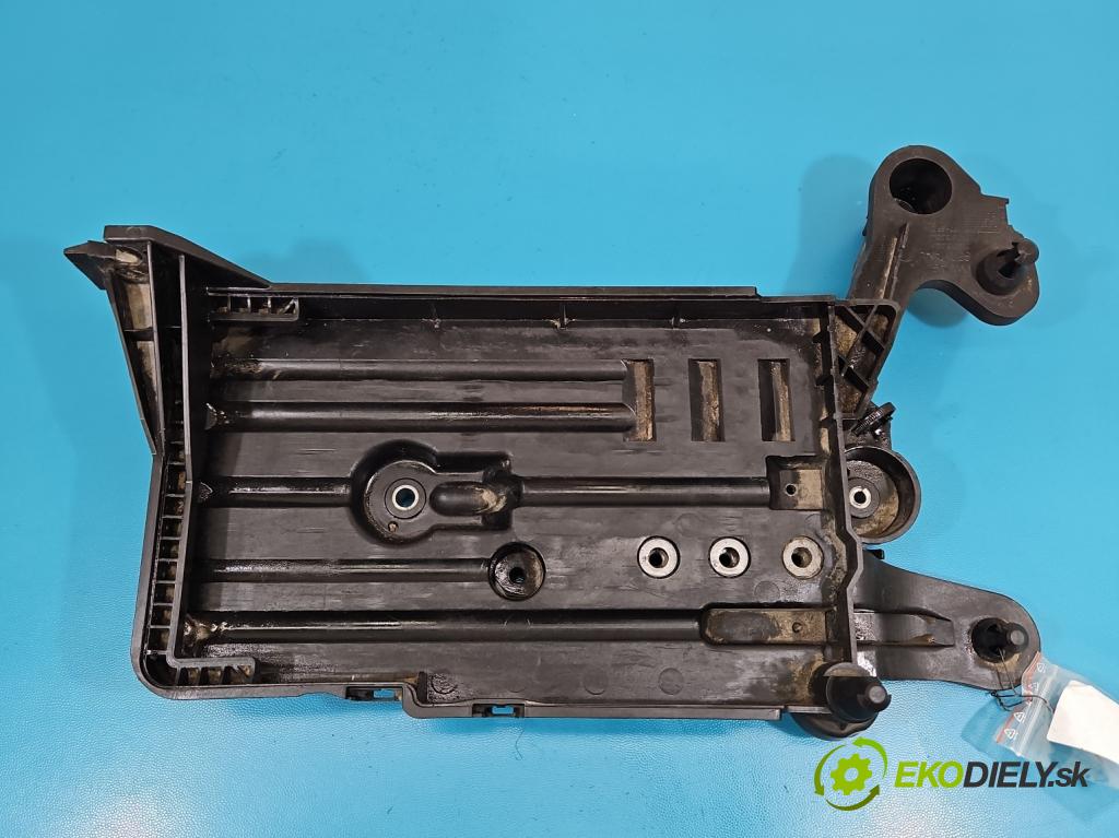 Seat Leon III 2012-2020 2.0 tdi 150 HP manual 110 kW 1968 cm3 5- obal akumulatora 5Q0915321H