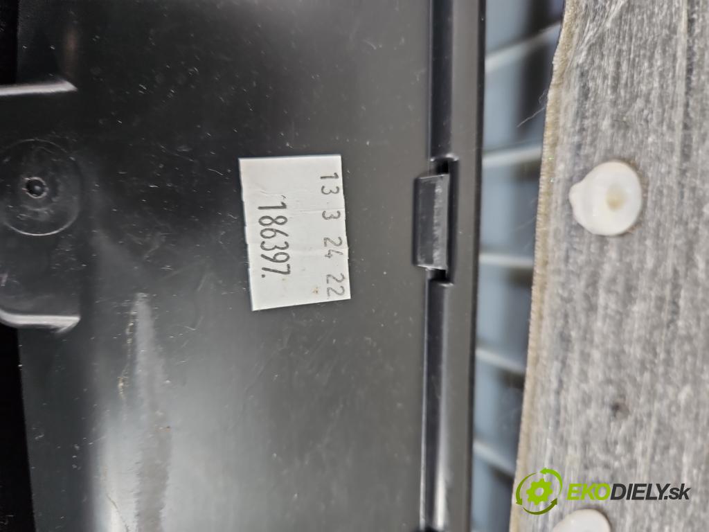 Skoda Octavia IV 2019- 2.0 tdi 116 HP manual 85 kW 1968 cm3 5- Čalounictví: dvere predné ľavé