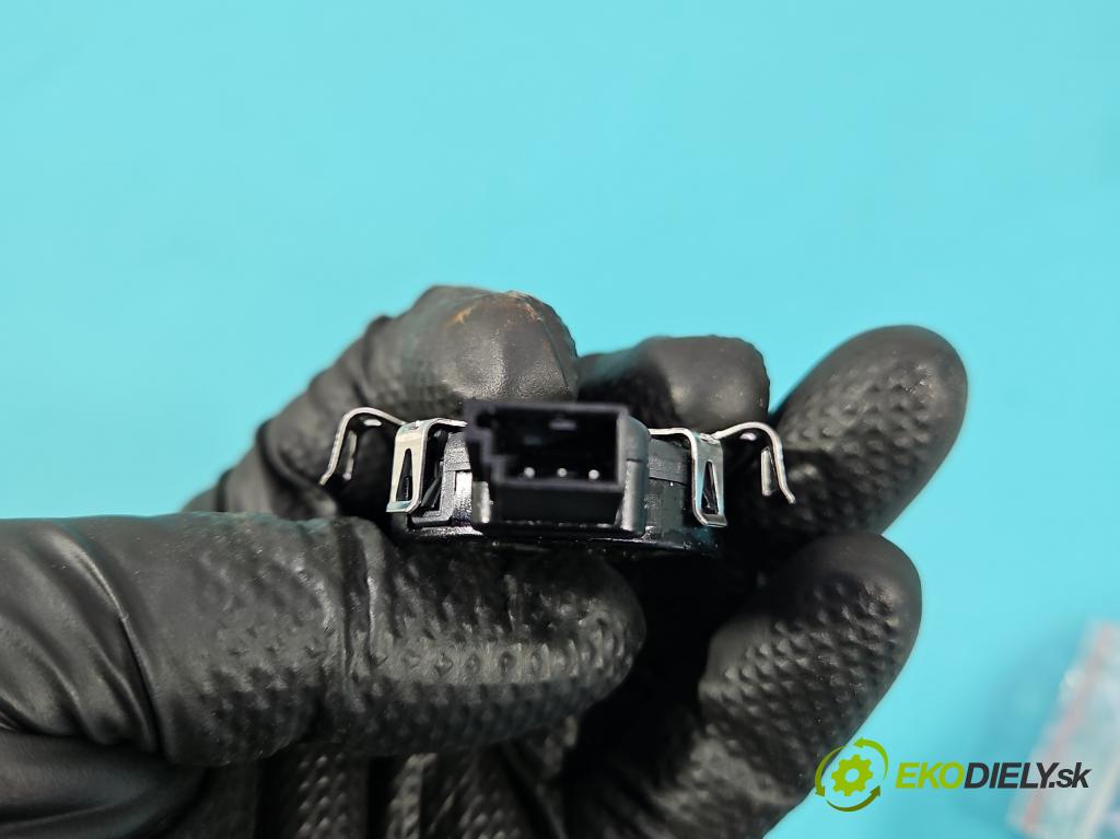 Skoda Octavia IV 2019- 2.0 tdi 116 HP manual 85 kW 1968 cm3 5- snímač déšť: 81A955555B (Snímač dažďa)