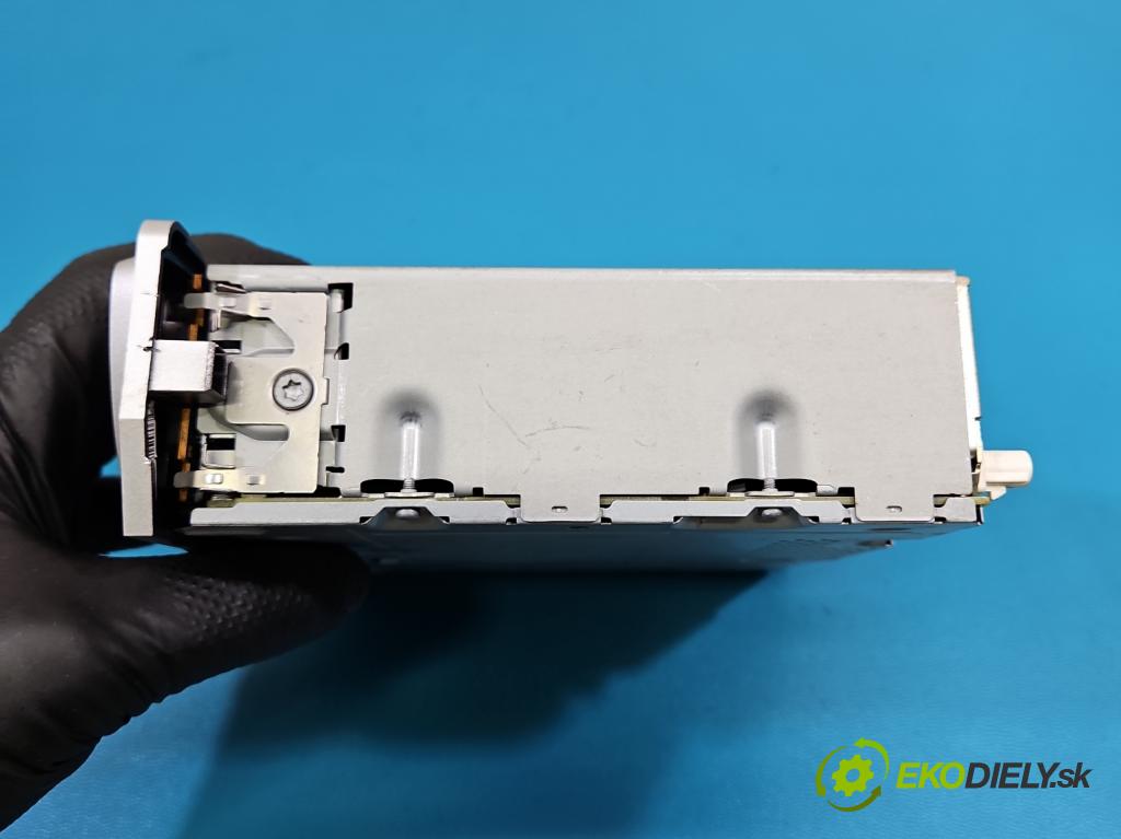 Renault Fluence 1.6 16V 110 HP manual 81 kW 1598 cm3 4- Radio originál 281159389R