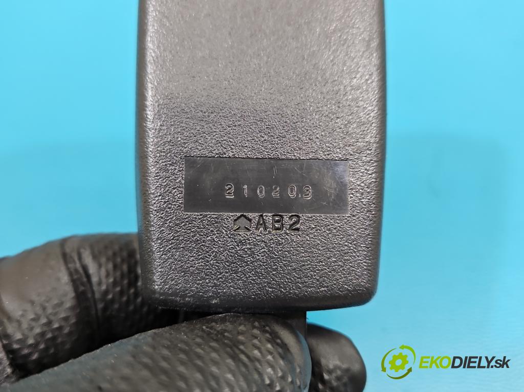 Toyota Corolla E12 2001-2009 1.4 D4D 90 HP manual 66 kW 1364 cm3 5- pas bezpečnosť: predné ľavý