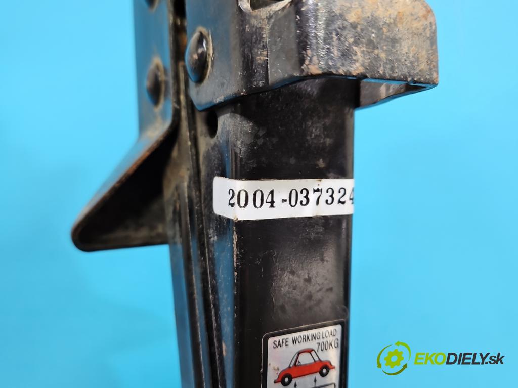 Toyota Corolla E12 2001-2009 1.4 D4D 90 HP manual 66 kW 1364 cm3 5- mechanizmus okna automobilovy