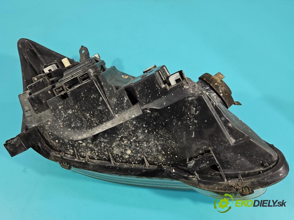 Toyota Corolla E12 2001-2009 1.4 D4D 90 HP manual 66 kW 1364 cm3 5- Reflektor: ľavý  (Kľučka dverí ostatné)