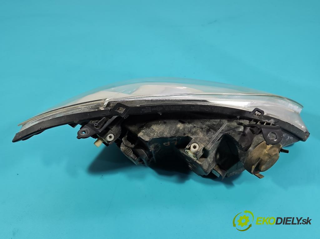 Toyota Corolla E12 2001-2009 1.4 D4D 90 HP manual 66 kW 1364 cm3 5- Reflektor: ľavý  (Kľučka dverí ostatné)