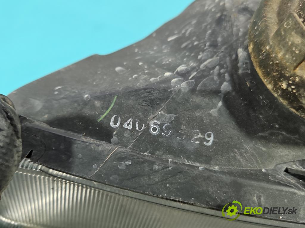 Toyota Corolla E12 2001-2009 1.4 D4D 90 HP manual 66 kW 1364 cm3 5- Reflektor: ľavý  (Kľučka dverí ostatné)