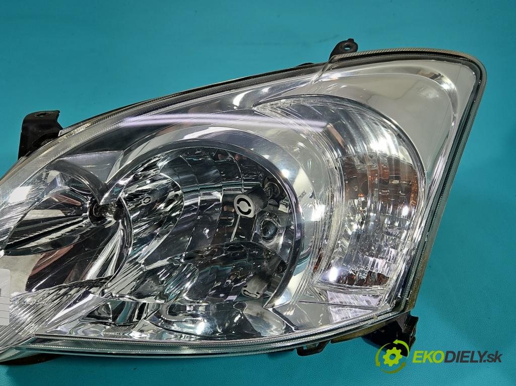 Toyota Corolla E12 2001-2009 1.4 D4D 90 HP manual 66 kW 1364 cm3 5- Reflektor: ľavý  (Kľučka dverí ostatné)