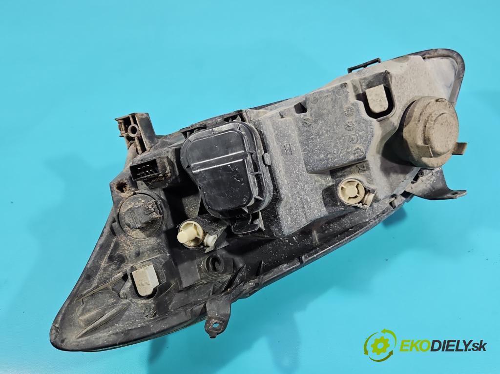 Toyota Corolla E12 2001-2009 1.4 D4D 90 HP manual 66 kW 1364 cm3 5- Reflektor: pravý 212-11H6R-LHD (Svetlo predné pravé)