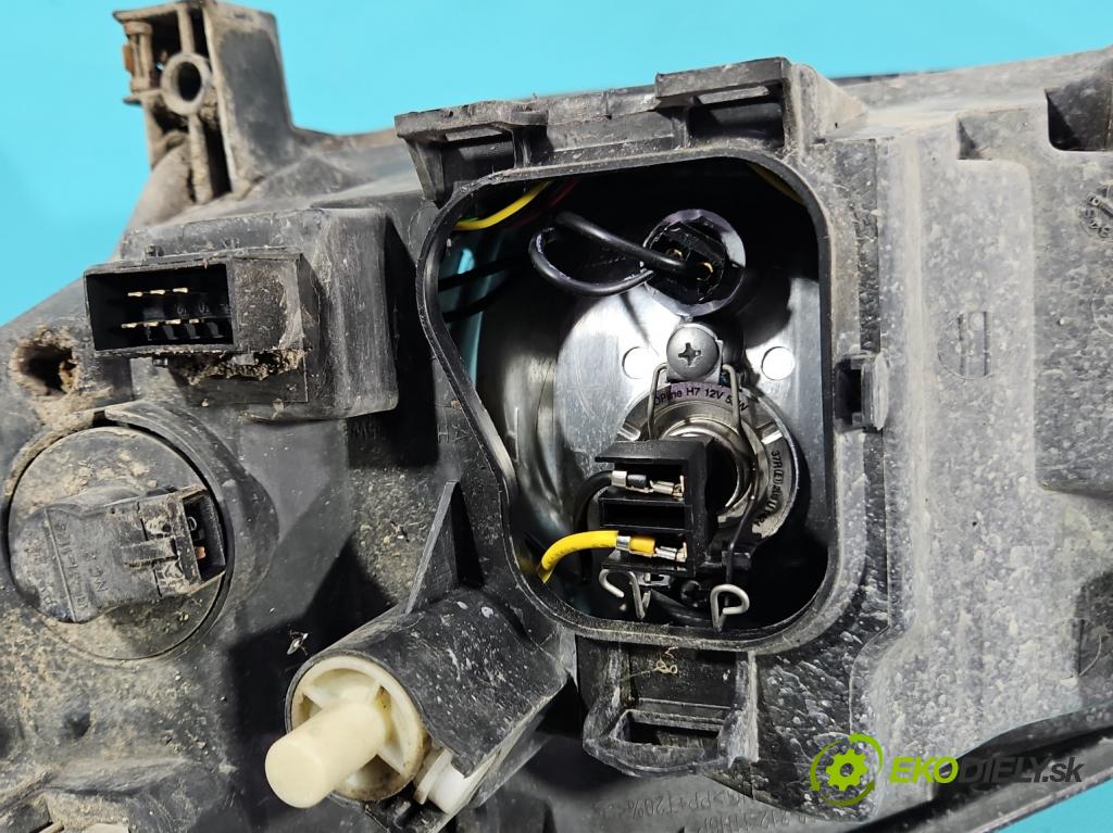Toyota Corolla E12 2001-2009 1.4 D4D 90 HP manual 66 kW 1364 cm3 5- Reflektor: pravý 212-11H6R-LHD (Svetlo predné pravé)