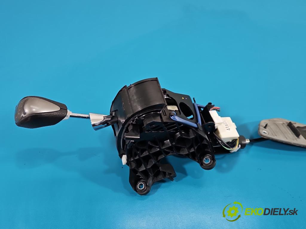 Toyota Verso 2009-2018 1.8 16V 147 hp automatic 108 kW 1798 cm3 5- kulisa změny stupňová  (Řadicí páka (kulisa) )