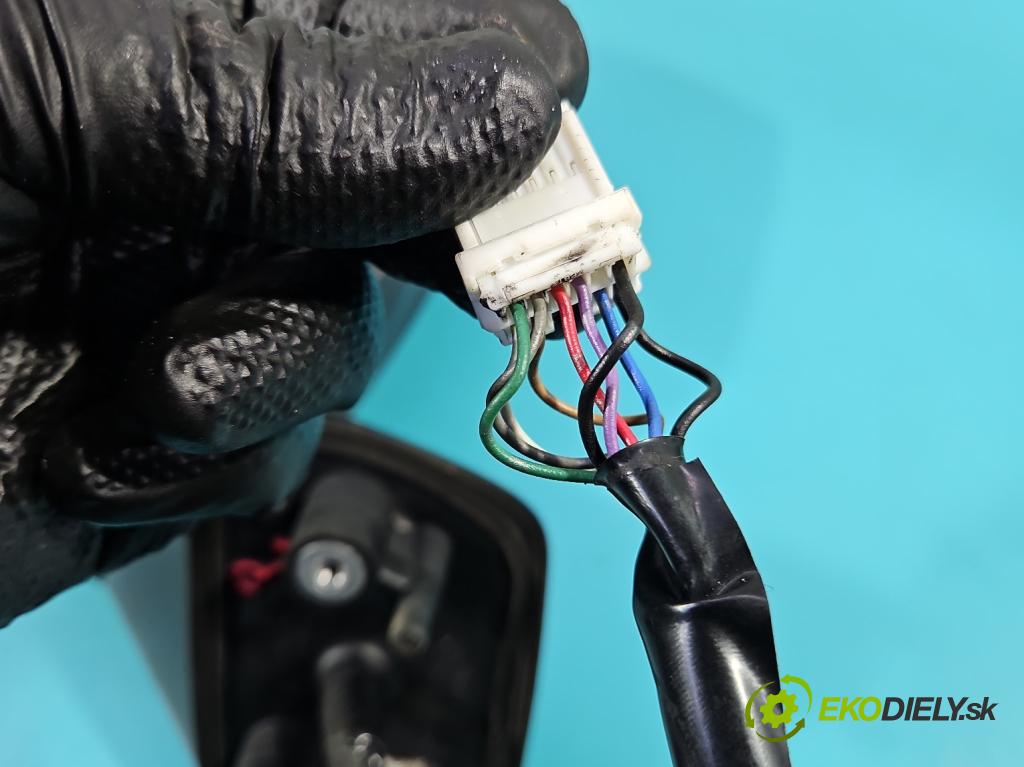 Subaru Forester IV SJ 2012-2018 2.0 BOXER 147 HP automatic 108 kW 1998 cm3 5- zrkadlo pravé  (Kľučka dverí ostatné)