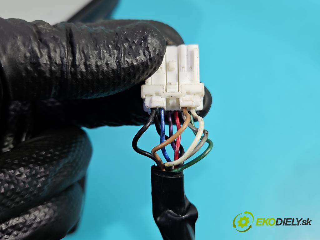 Subaru Forester IV SJ 2012-2018 2.0 BOXER 147 HP automatic 108 kW 1998 cm3 5- zrkadlo pravé  (Kľučka dverí ostatné)