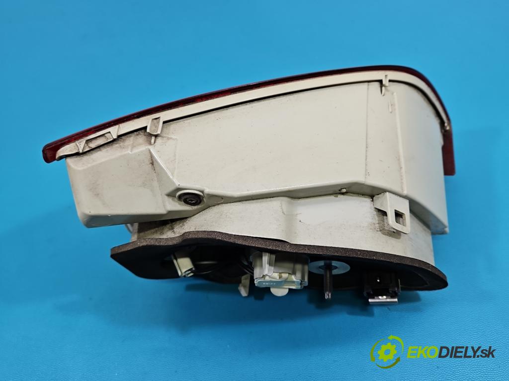 Peugeot 308 II 2013-2021 1.6 hdi 120 HP manual 88 kW 1560 cm3 5- svetlo / reflektor zadné pravé  (Kľučka dverí ostatné)