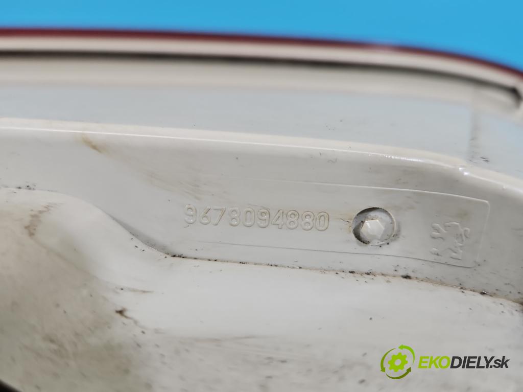 Peugeot 308 II 2013-2021 1.6 hdi 120 HP manual 88 kW 1560 cm3 5- svetlo / reflektor zadné pravé  (Kľučka dverí ostatné)