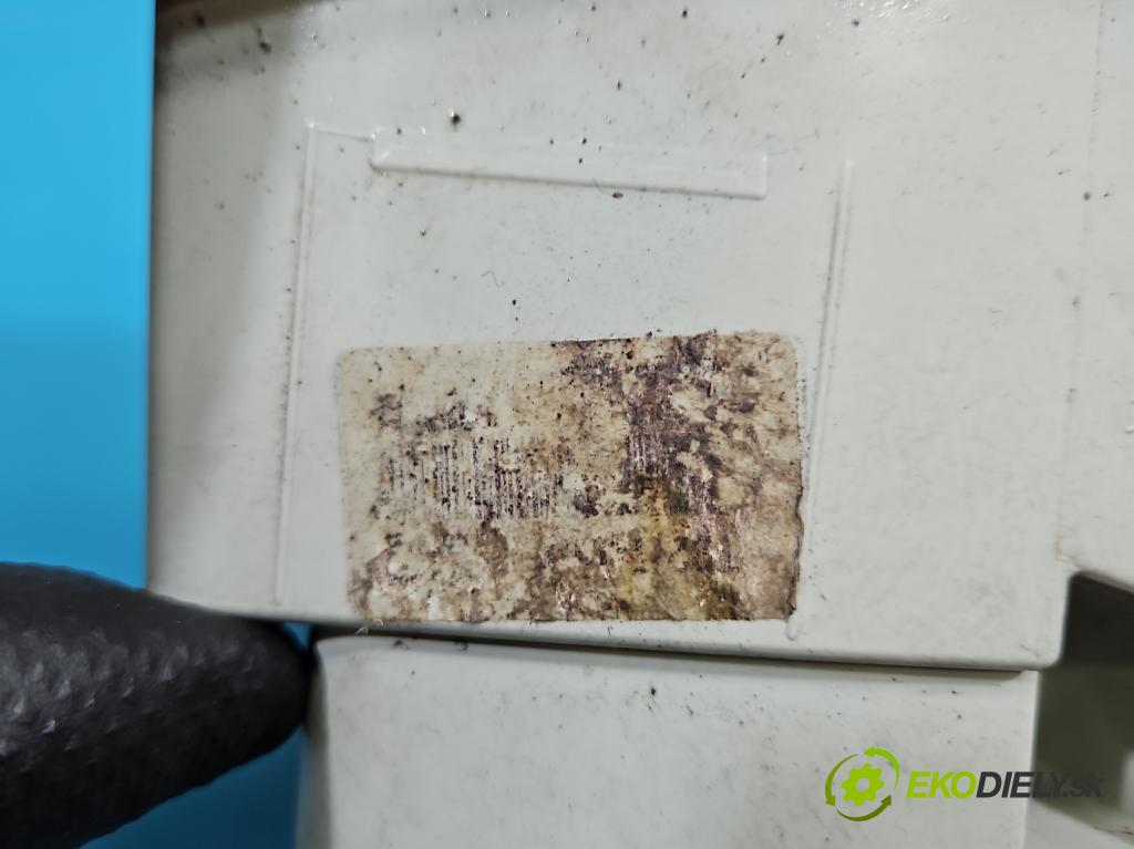 Peugeot 308 II 2013-2021 1.6 hdi 120 HP manual 88 kW 1560 cm3 5- svetlo / reflektor zadné pravé  (Kľučka dverí ostatné)