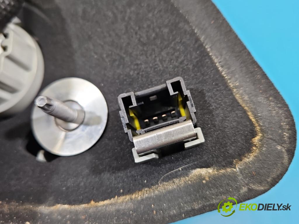 Peugeot 308 II 2013-2021 1.6 hdi 120 HP manual 88 kW 1560 cm3 5- svetlo / reflektor zadné pravé  (Kľučka dverí ostatné)