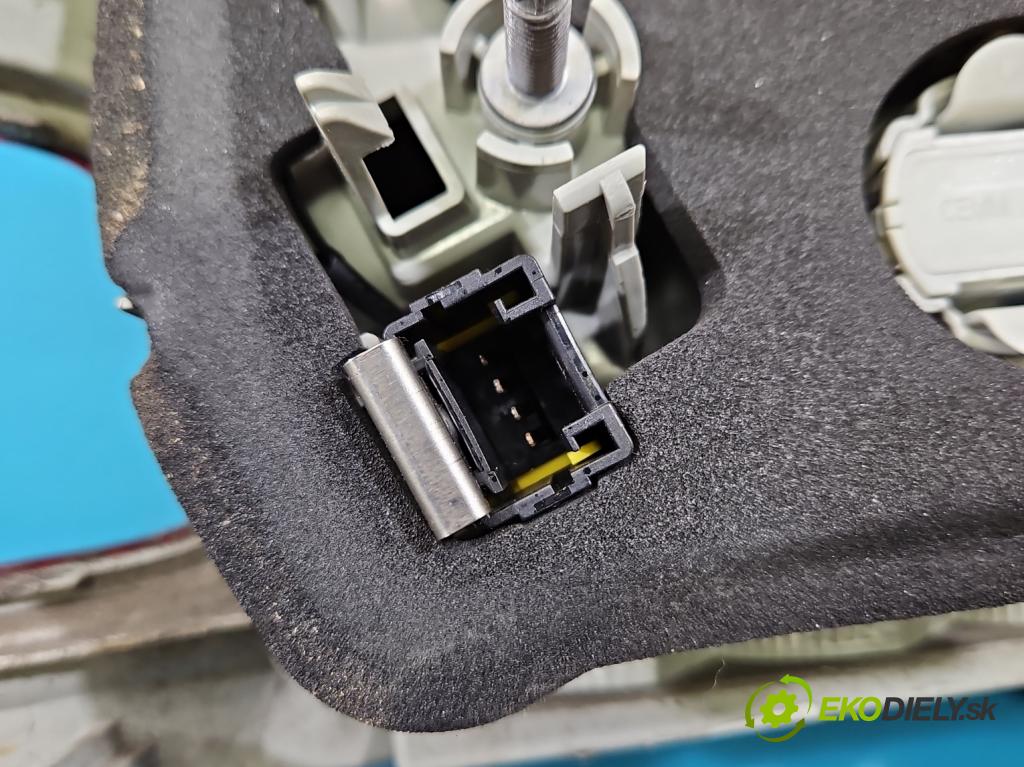 Peugeot 308 II 2013-2021 1.6 hdi 120 HP manual 88 kW 1560 cm3 5- svetlo / reflektor zadné pravé 9678093880 (Kľučka dverí ostatné)