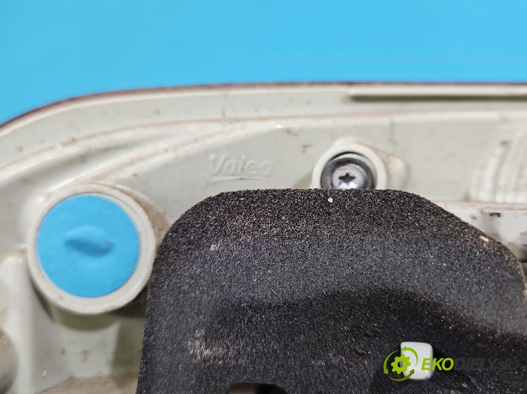 Peugeot 308 II 2013-2021 1.6 hdi 120 HP manual 88 kW 1560 cm3 5- svetlo / reflektor zadné pravé 9678093880 (Kľučka dverí ostatné)