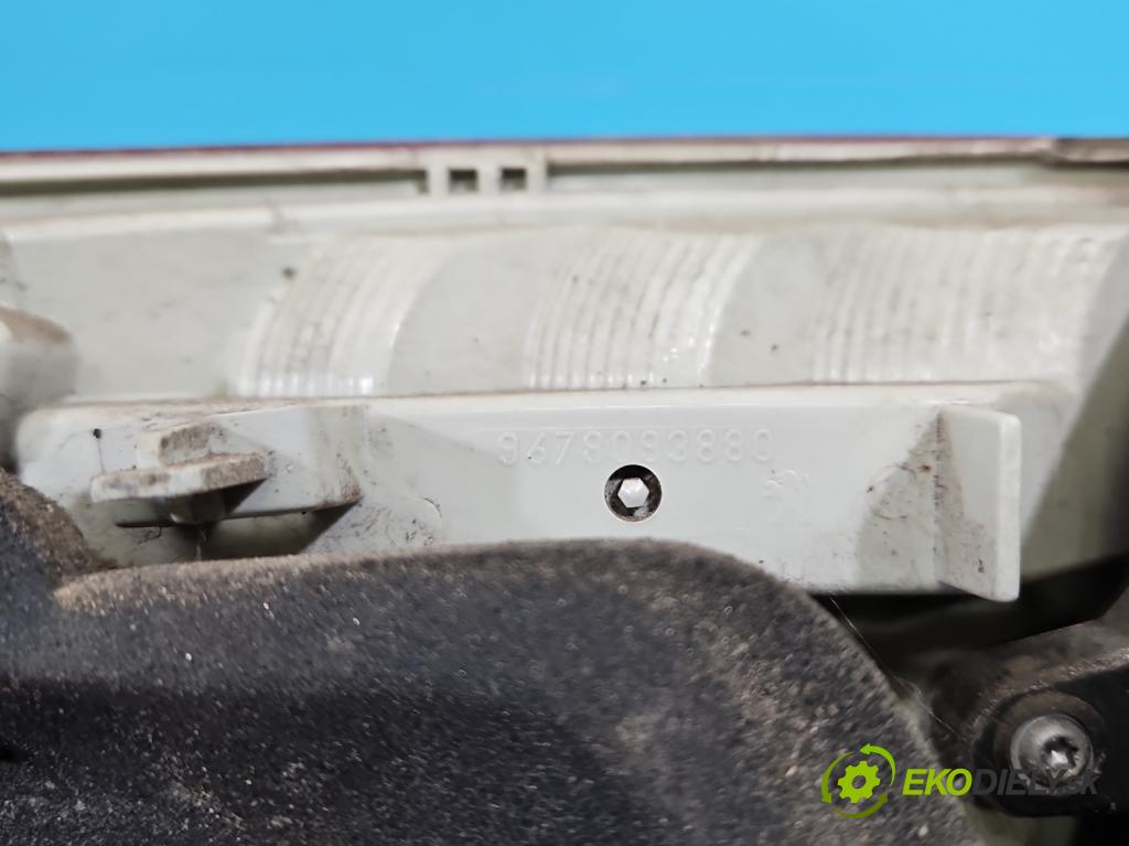 Peugeot 308 II 2013-2021 1.6 hdi 120 HP manual 88 kW 1560 cm3 5- svetlo / reflektor zadné pravé 9678093880 (Kľučka dverí ostatné)