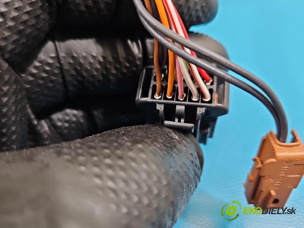 Peugeot 308 II 2013-2021 1.6 hdi 120 HP manual 88 kW 1560 cm3 5- zrkadlo pravé 98088637XT (Kľučka dverí ostatné)