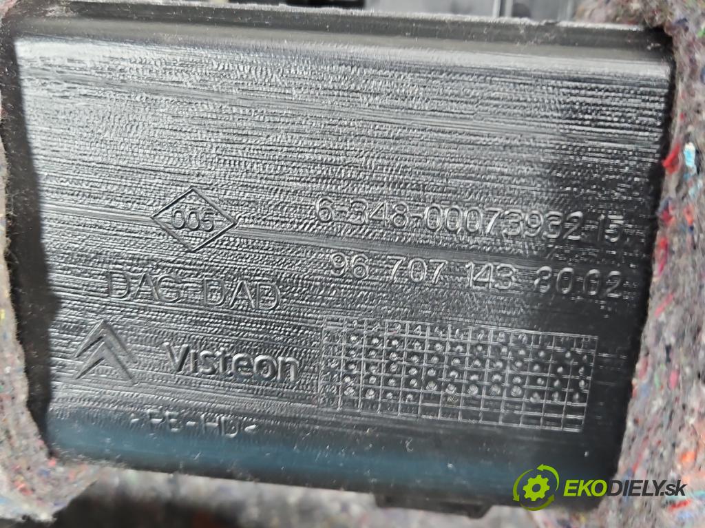 Citroen DS5 2011-2015 2.0 HDI 163 HP automatic 120 kW 1997 cm3 5- kokpit,pristrojová doska rozdeľovacia