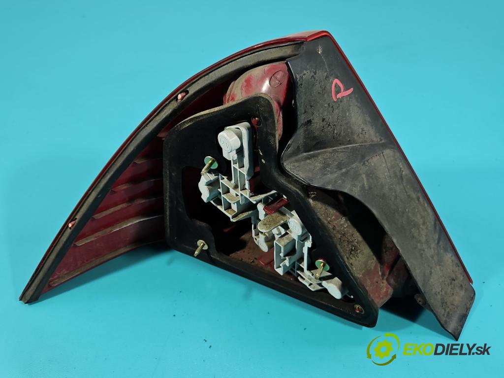 Ford Mondeo Mk3 2000-2007 2.0 16V 145 HP manual 107 kW 1999 cm3 4- svetlo / reflektor zadné pravé  (Kľučka dverí ostatné)