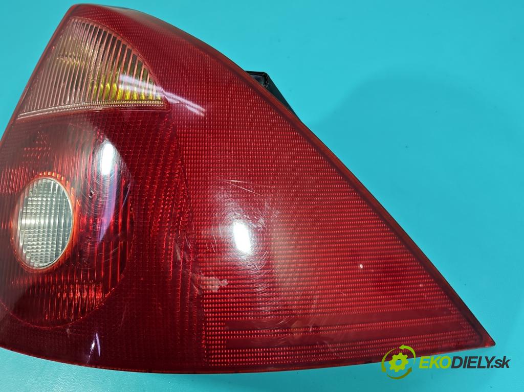 Ford Mondeo Mk3 2000-2007 2.0 16V 145 HP manual 107 kW 1999 cm3 4- svetlo / reflektor zadné pravé  (Kľučka dverí ostatné)