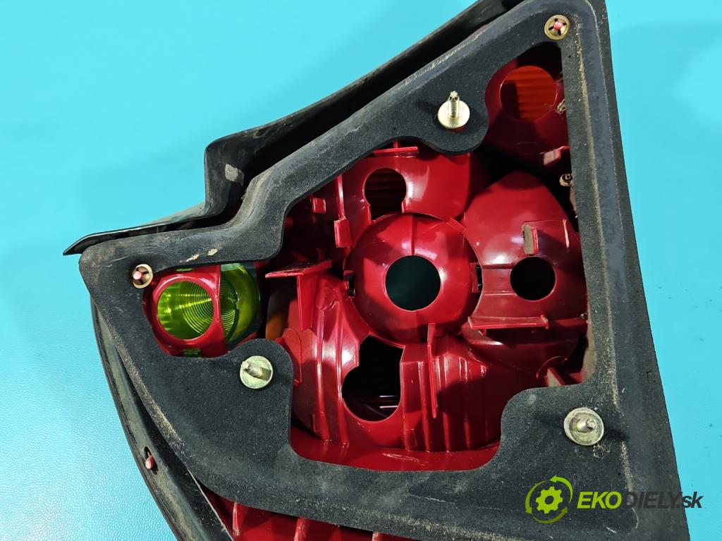 Ford Mondeo Mk3 2000-2007 2.0 16V 145 HP manual 107 kW 1999 cm3 4- svetlo / reflektor zadné pravé  (Kľučka dverí ostatné)