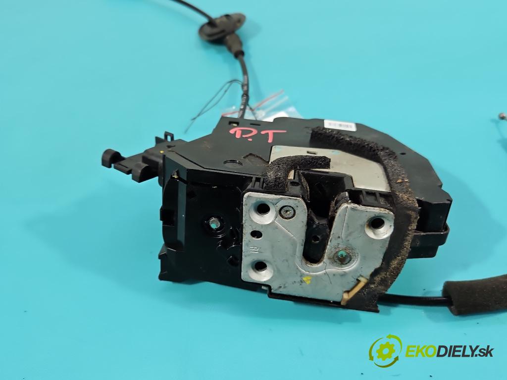 Renault Fluence 1.6 16V 110 HP manual 81 kW 1598 cm3 4- zámok zadné pravý 825020019R