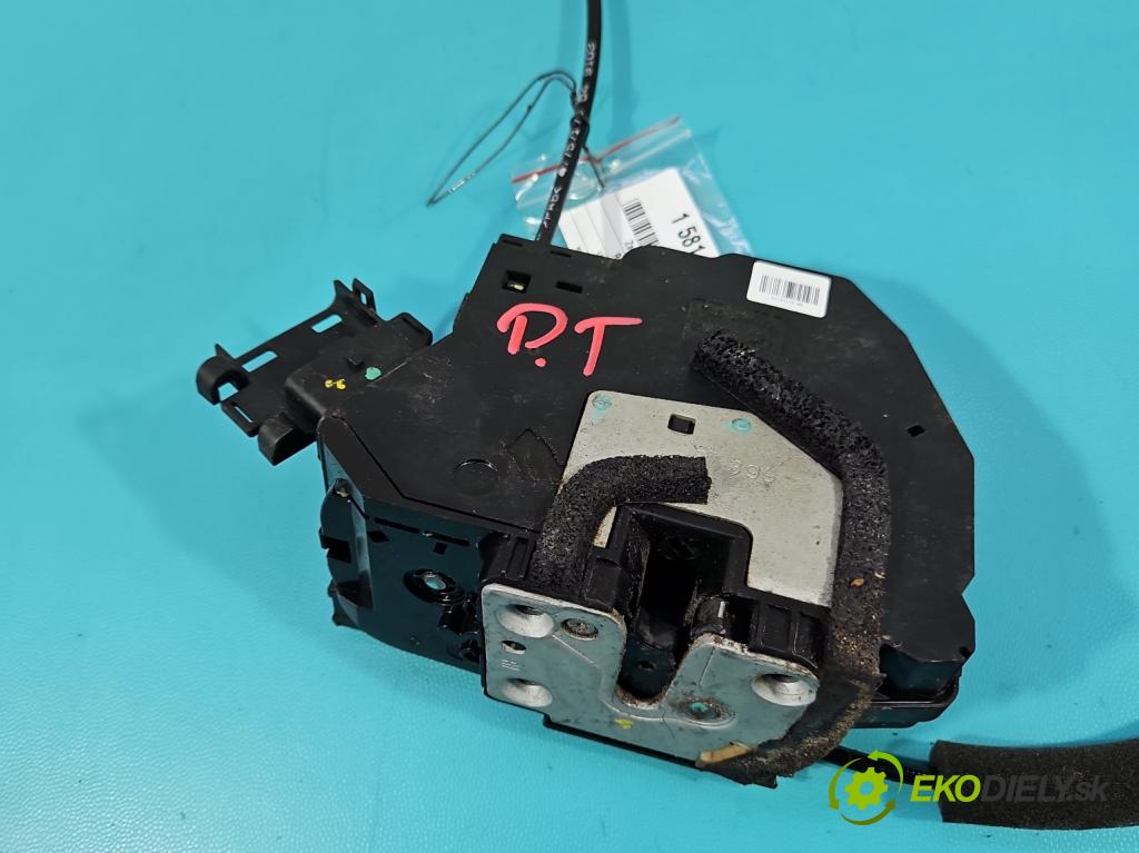 Renault Fluence 1.6 16V 110 HP manual 81 kW 1598 cm3 4- zámok zadné pravý 825020019R