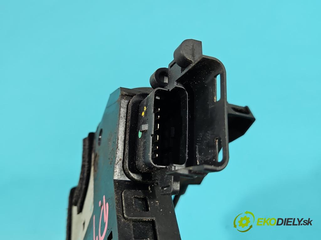 Renault Fluence 1.6 16V 110 HP manual 81 kW 1598 cm3 4- zámok zadné pravý 825020019R