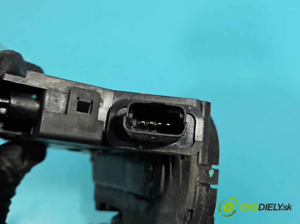 Renault Fluence 1.6 16V 110 HP manual 81 kW 1598 cm3 4- zámok predné pravý 805020022R