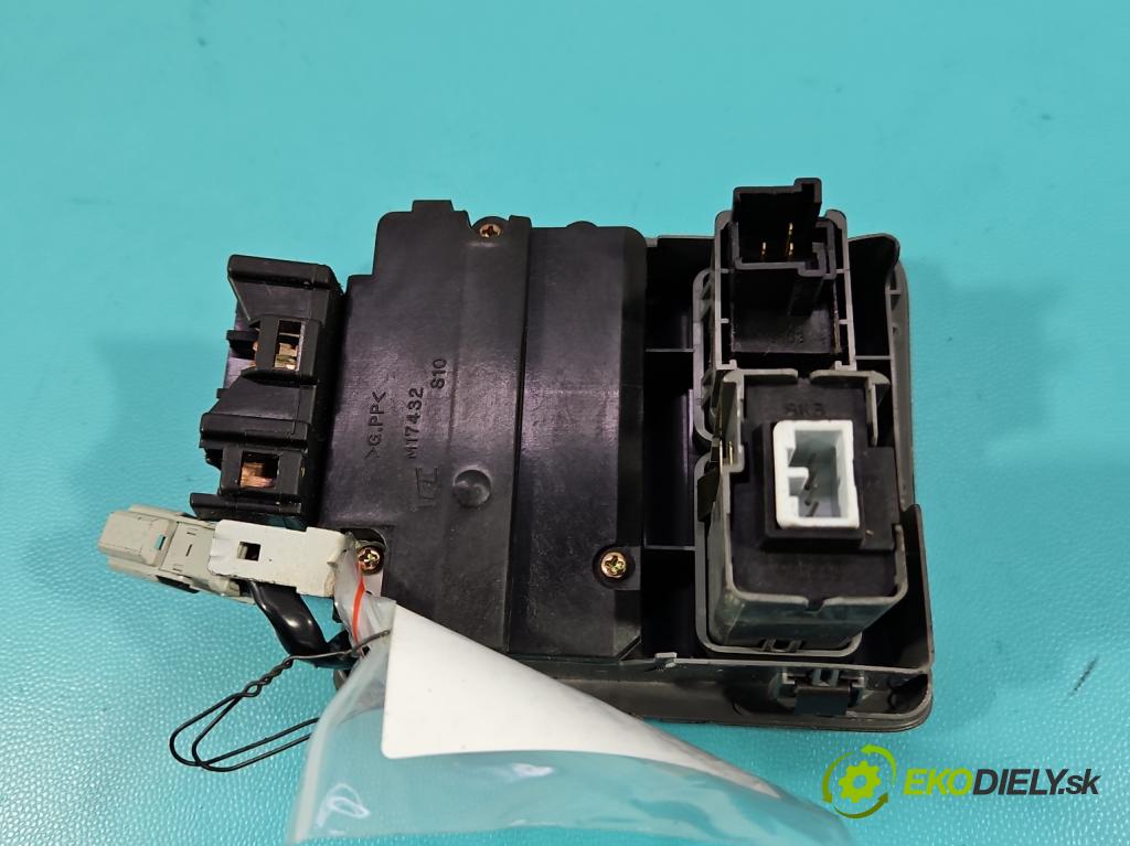 Honda CR-V I 1995-2001 2.0 16V 147 HP manual 108 kW 1973 cm3 5- prepínač okien spätných zrkadiel M17432