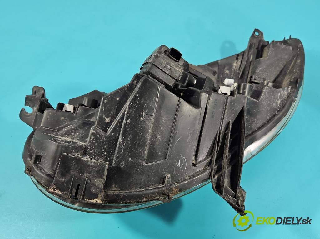 Citroen C1 I 2005-2014 1.0 12V 68 HP manual 50 kW 998 cm3 5- Reflektor: pravý 81110-0H090 (Svetlo predné pravé)