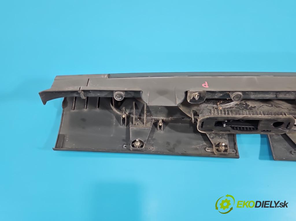 Renault Trafic II 2001-2014 1.9 dci 109 hp manual 80 kW 1870 cm3 5- světlo zadní pravé  (Klika dveří ostatní)