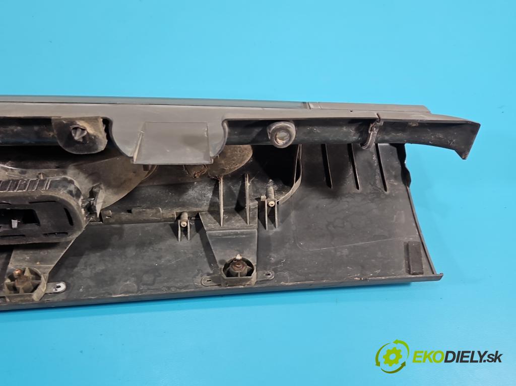 Renault Trafic II 2001-2014 1.9 dci 109 HP manual 80 kW 1870 cm3 5- svetlo / reflektor zadné ľavé  (Kľučka dverí ostatné)