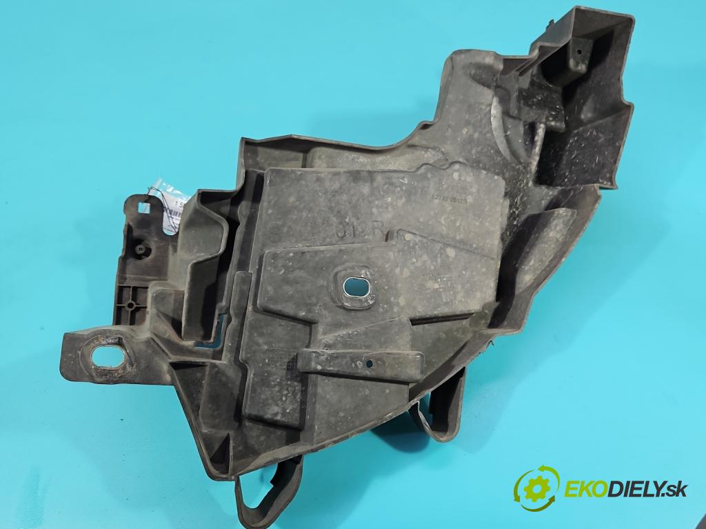 Renault Fluence 1.6 16V 110 HP manual 81 kW 1598 cm3 4- lišta pod svetlami 622220012R