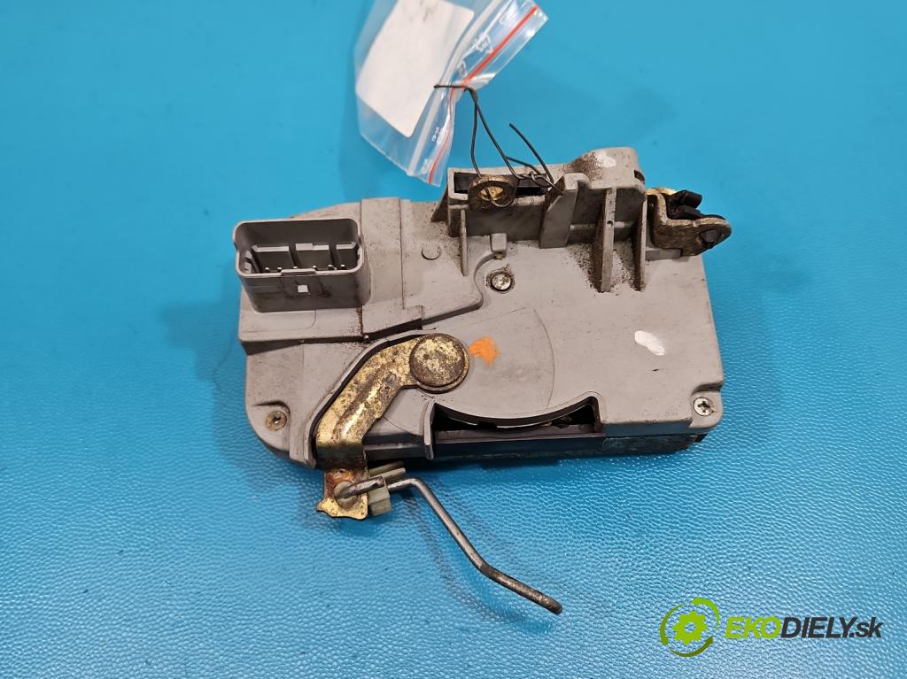 Peugeot 307 1.6 16V 109 HP manual 80 kW 1587 cm3 5- zámok predné pravý