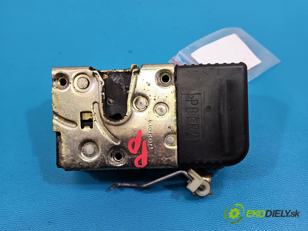 Peugeot 307 1.6 16V 109 HP manual 80 kW 1587 cm3 5- zámok predné pravý