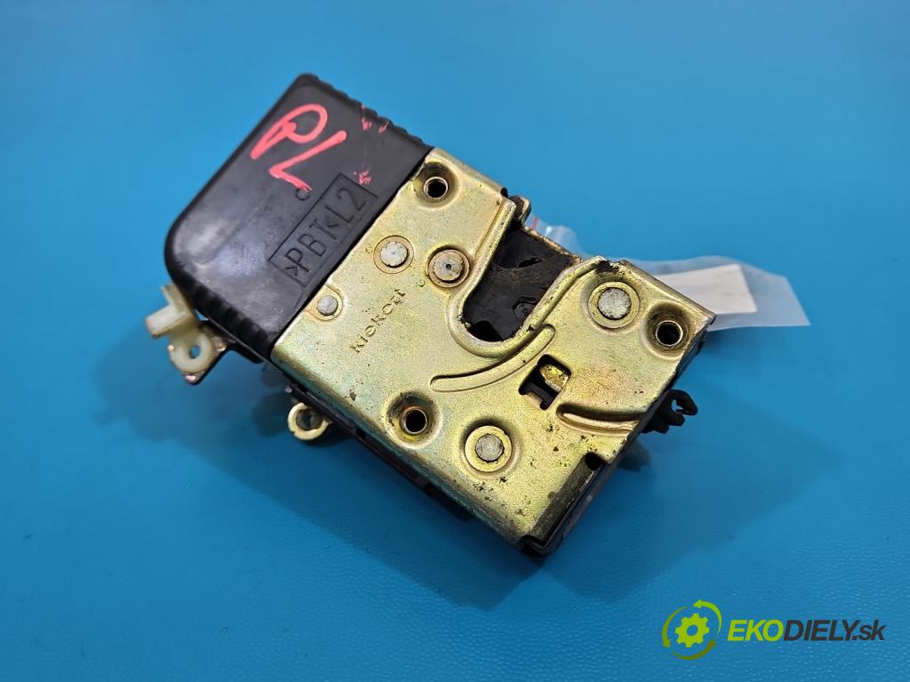 Peugeot 307 1.6 16V 109 hp manual 80 kW 1587 cm3 5- zámek přední levý 