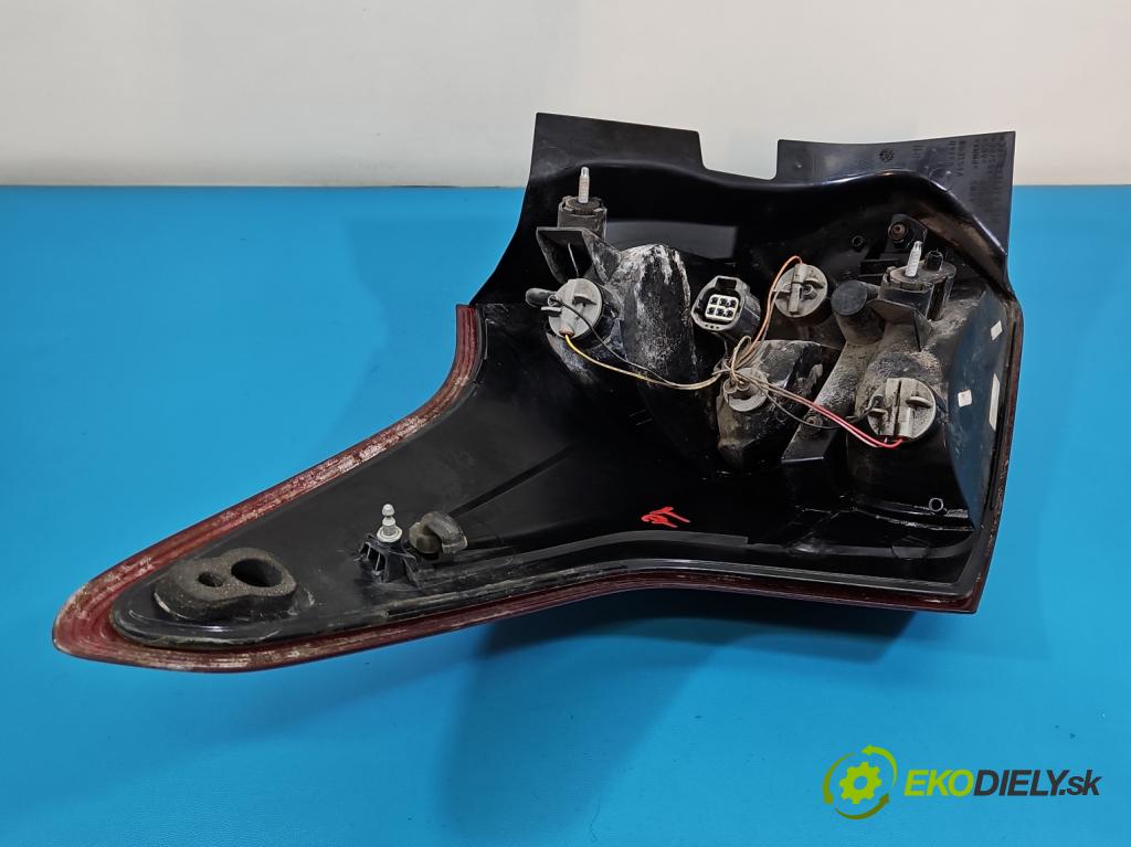 Ford Focus Mk3 2010-2018 1.6 16v IQDB: 105 hp manual 77 kW 1596 cm3 5- světlo zadní pravé  (Klika dveří ostatní)