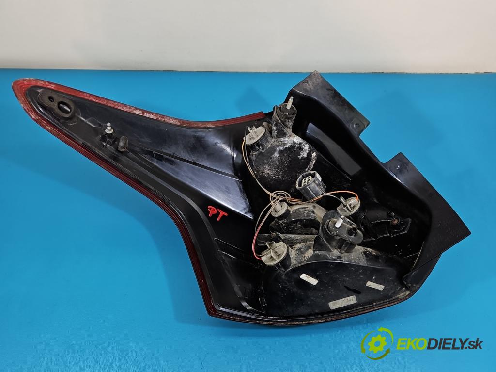 Ford Focus Mk3 2010-2018 1.6 16v IQDB: 105 hp manual 77 kW 1596 cm3 5- světlo zadní pravé  (Klika dveří ostatní)