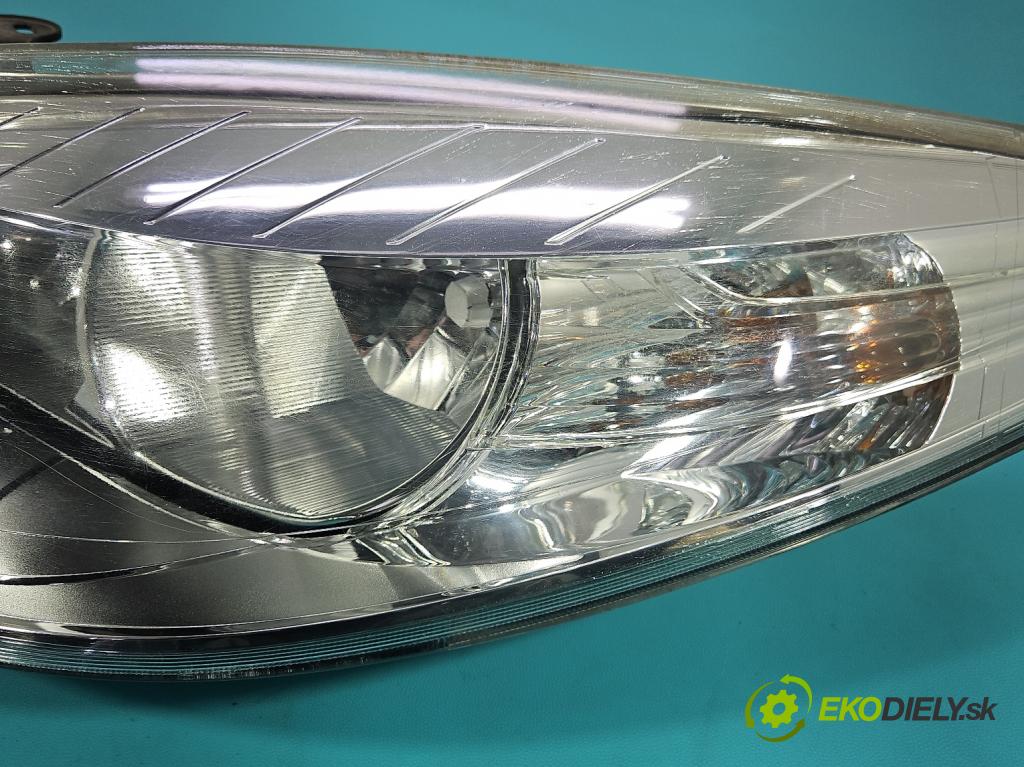 Renault Fluence 1.6 16V 110 HP manual 81 kW 1598 cm3 4- Reflektor: ľavý 260600078R (Kľučka dverí ostatné)