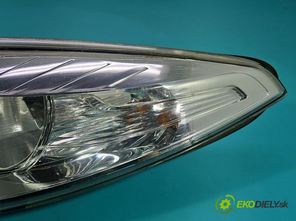 Renault Fluence 1.6 16V 110 HP manual 81 kW 1598 cm3 4- Reflektor: ľavý 260600078R (Kľučka dverí ostatné)