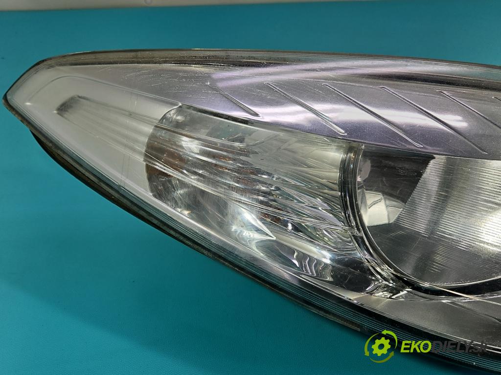 Renault Fluence 1.6 16V 110 HP manual 81 kW 1598 cm3 4- Reflektor: pravý 260100076R (Svetlo predné pravé)