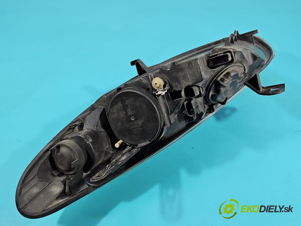 Renault Fluence 1.6 16V 110 HP manual 81 kW 1598 cm3 4- Reflektor: pravý 260100076R (Svetlo predné pravé)