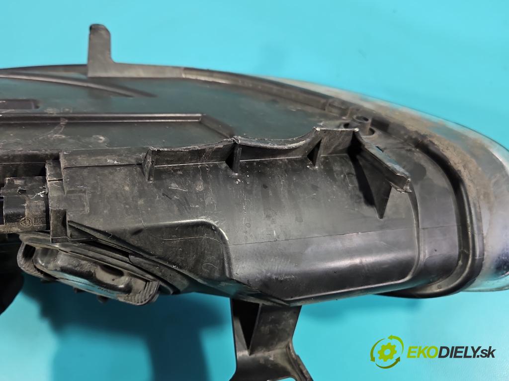 Renault Fluence 1.6 16V 110 HP manual 81 kW 1598 cm3 4- Reflektor: pravý 260100076R (Svetlo predné pravé)