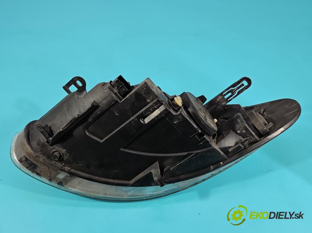 Renault Fluence 1.6 16V 110 HP manual 81 kW 1598 cm3 4- Reflektor: pravý 260100076R (Svetlo predné pravé)