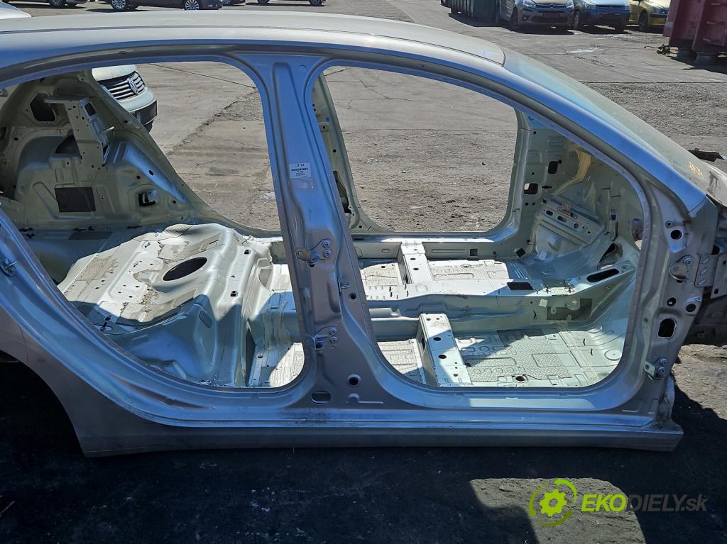 Fiat Tipo II 2015- 1.4 16V 95 hp manual 70 kW 1368 cm3 5- práh pravý  (Karoserie ostatní)